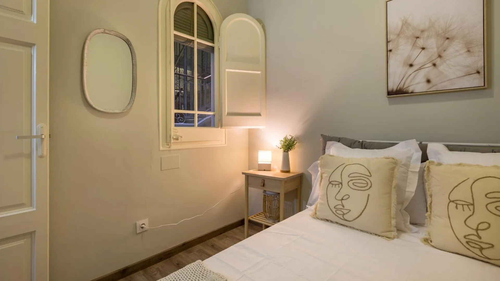 13Par1004 - Fabulous Apartment In The Heart Of Barcellona